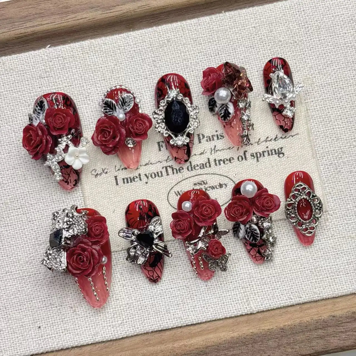 Gothic Red Rose Press On Nails With Rhinestones Metal Ornaments Pearls Multiple Sizes Red Black 3D Rose Rhinestones Design