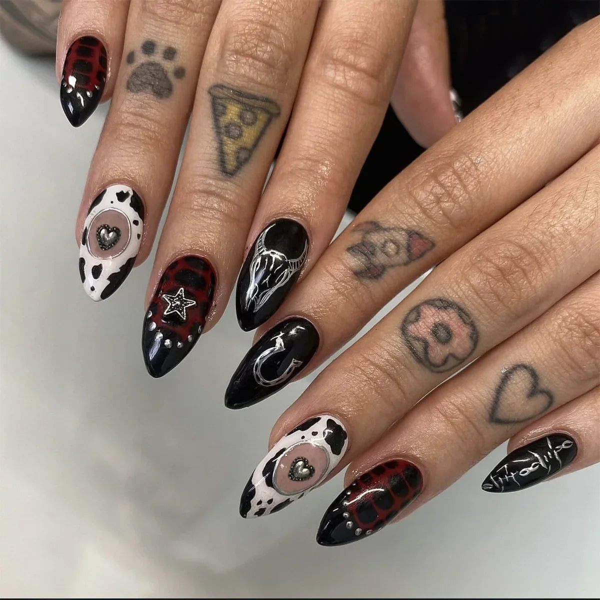 Black Cool Fake Nails Halloween Bat Press on Nails Almond Decorated Nail Tips Rivet Bow False Nails 24pcs Reusable Acrylic Nails