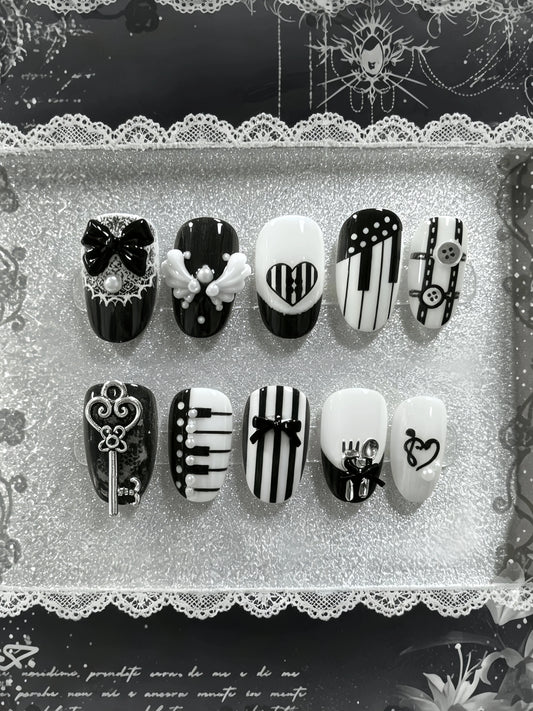 10 Short Oval-Shaped Press-On Nails, Y2K Punk Style Black and White Nail Color Scheme, Simple Gothic Key, Heart, and Pearl Decorations, Halloween Instagram-Style Atmospheric Nail Art, Christmas Retro-Themed Party Event, Inclu