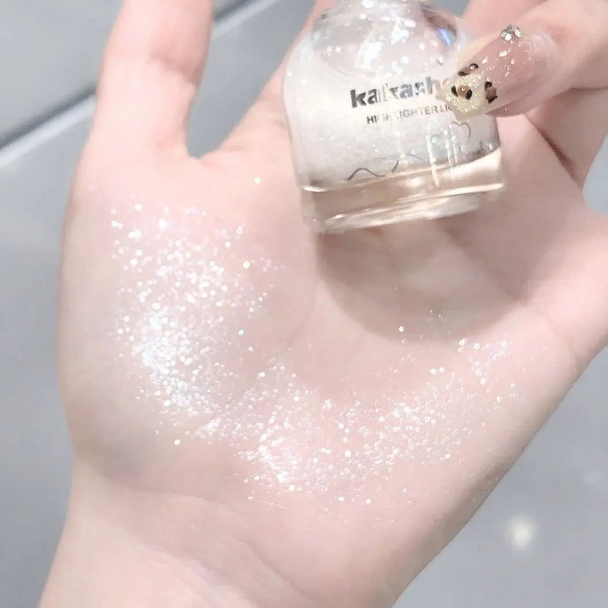 Diamond Ball Liquid Highlighter Flash Gloss Long Lasting Waterproof Glitter Brightening Makeup for Beach Hoilday Face Body