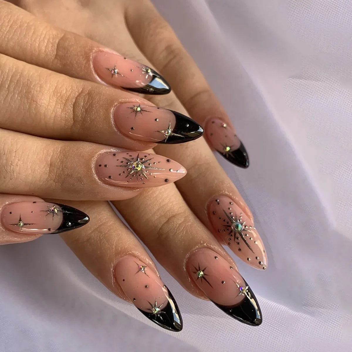 Black Cool Fake Nails Halloween Bat Press on Nails Almond Decorated Nail Tips Rivet Bow False Nails 24pcs Reusable Acrylic Nails