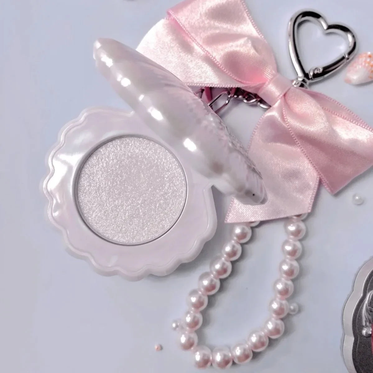 Flower knows Shimmer Pressed Powder Shell Pearl Highlighters Palette Iluminador Makeup Bronzer Body Glitter