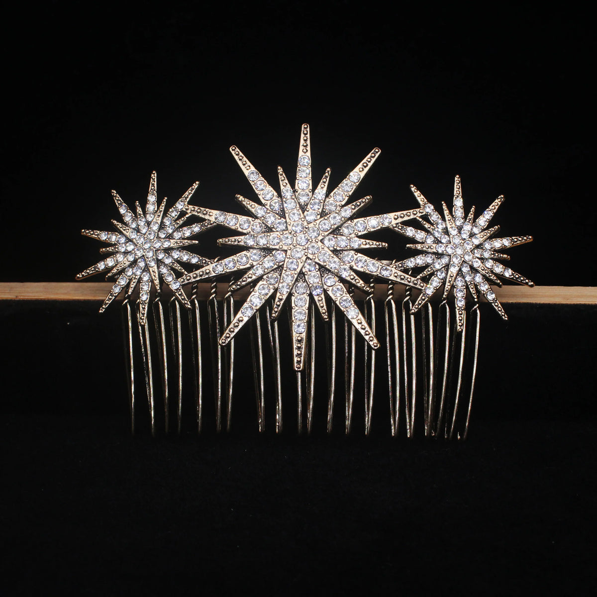 Floral Pearl Rhinestone Hair Comb Elegant Metal Leaf Bridal Hair Clip Pins Wedding Hair Accessory for Bride Updo Hairstyle