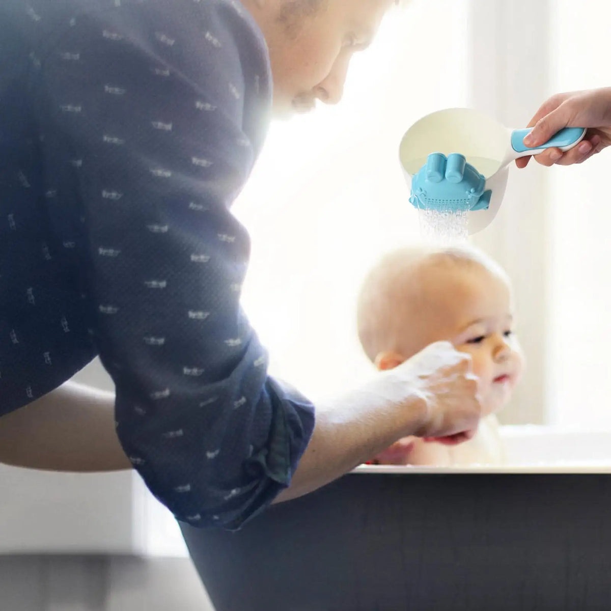 Baby Kids Bath Pail Body Washing Shower Rinser Shower Cup with Bear Design for Rinsing Hair and Protecting Infant Eyes